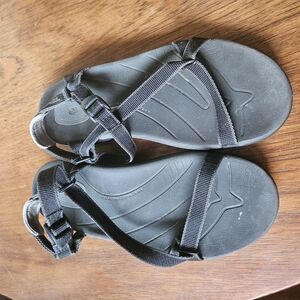 Black sporty Sandals